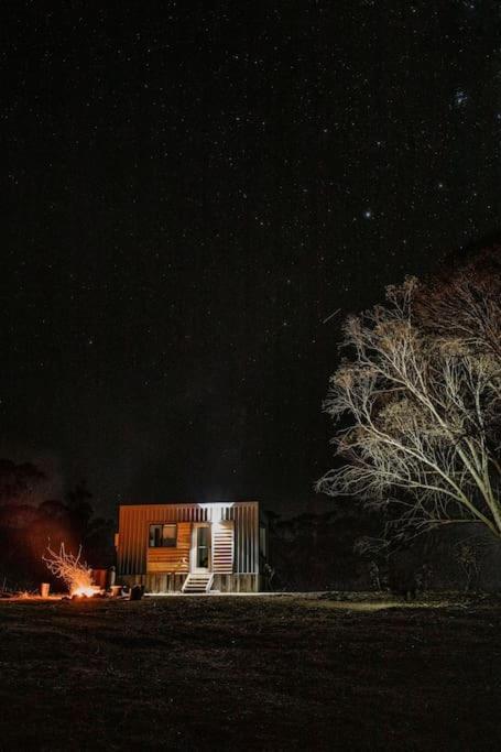 Big Yard Escapes - Two Off-Grid Tiny Houses On The Mowamba River Джиндабайн Екстер'єр фото