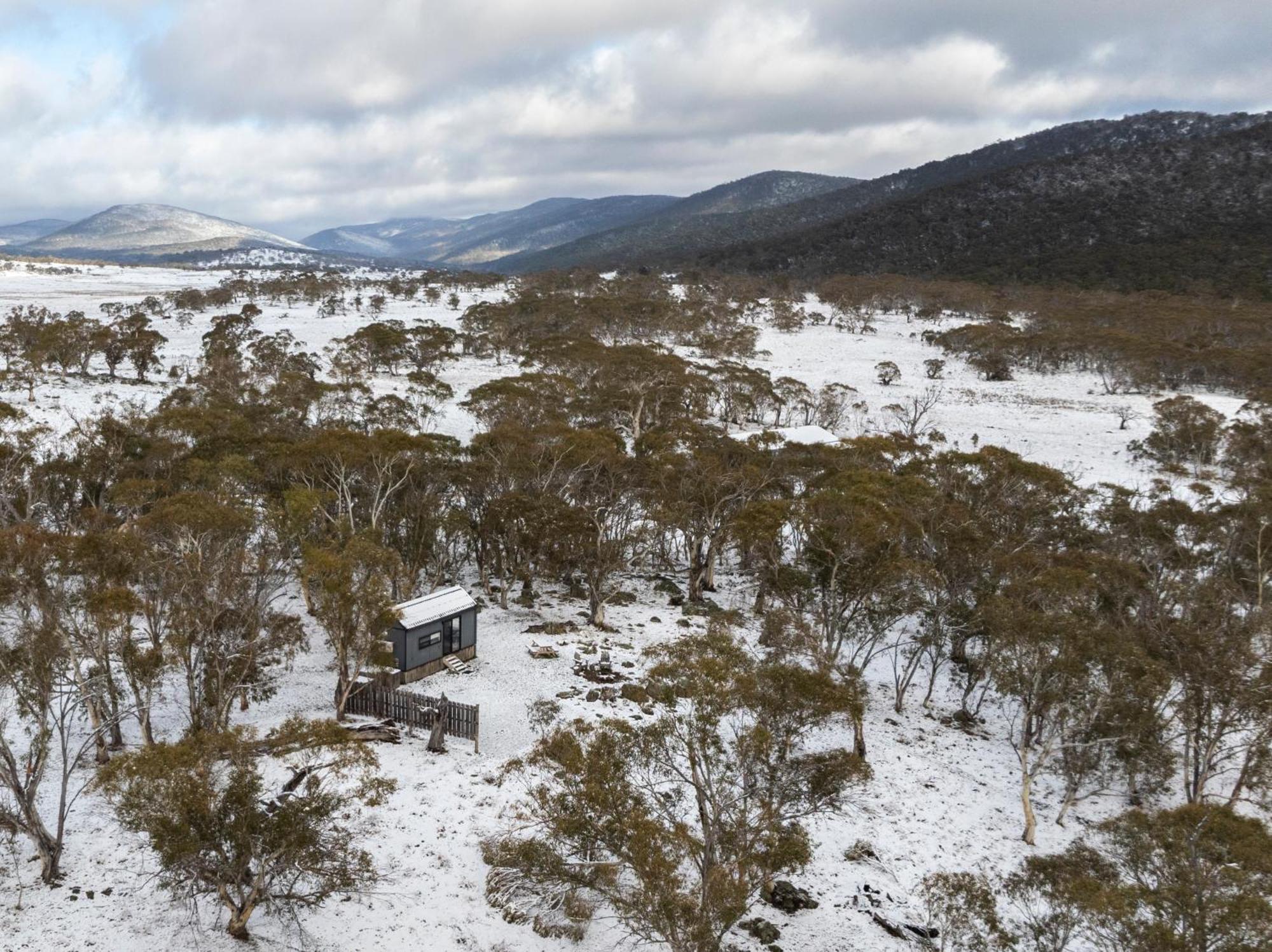 Big Yard Escapes - Two Off-Grid Tiny Houses On The Mowamba River Джиндабайн Екстер'єр фото