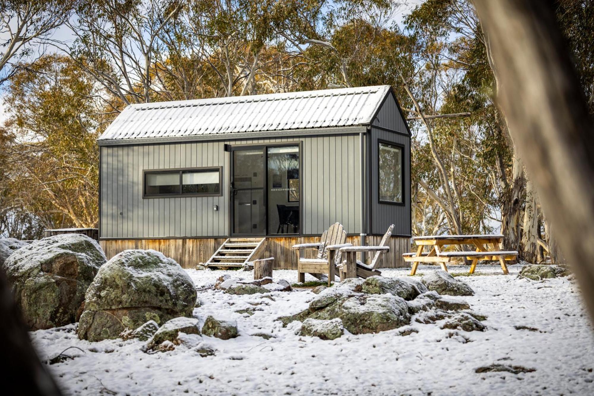 Big Yard Escapes - Two Off-Grid Tiny Houses On The Mowamba River Джиндабайн Екстер'єр фото