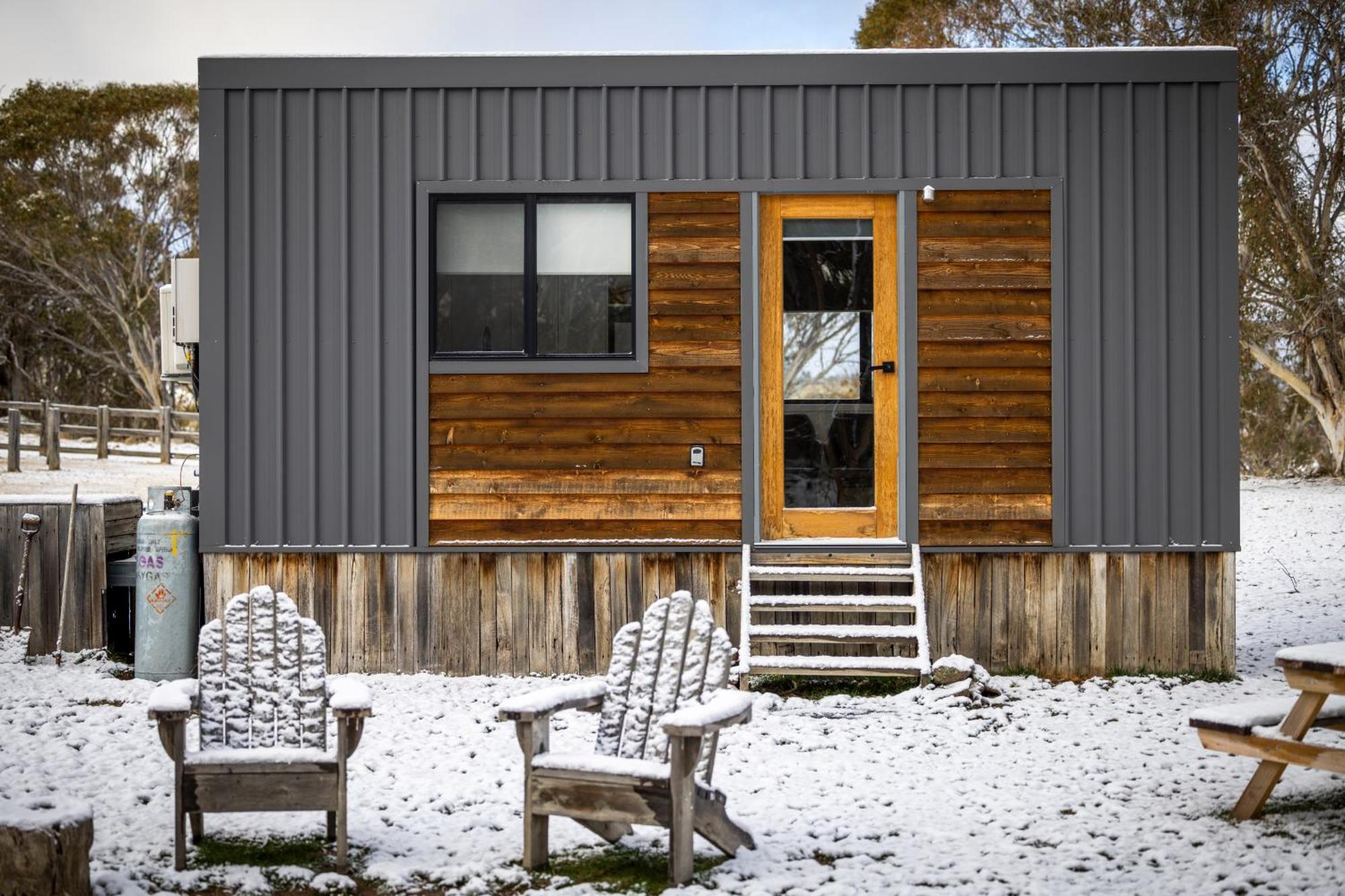 Big Yard Escapes - Two Off-Grid Tiny Houses On The Mowamba River Джиндабайн Екстер'єр фото