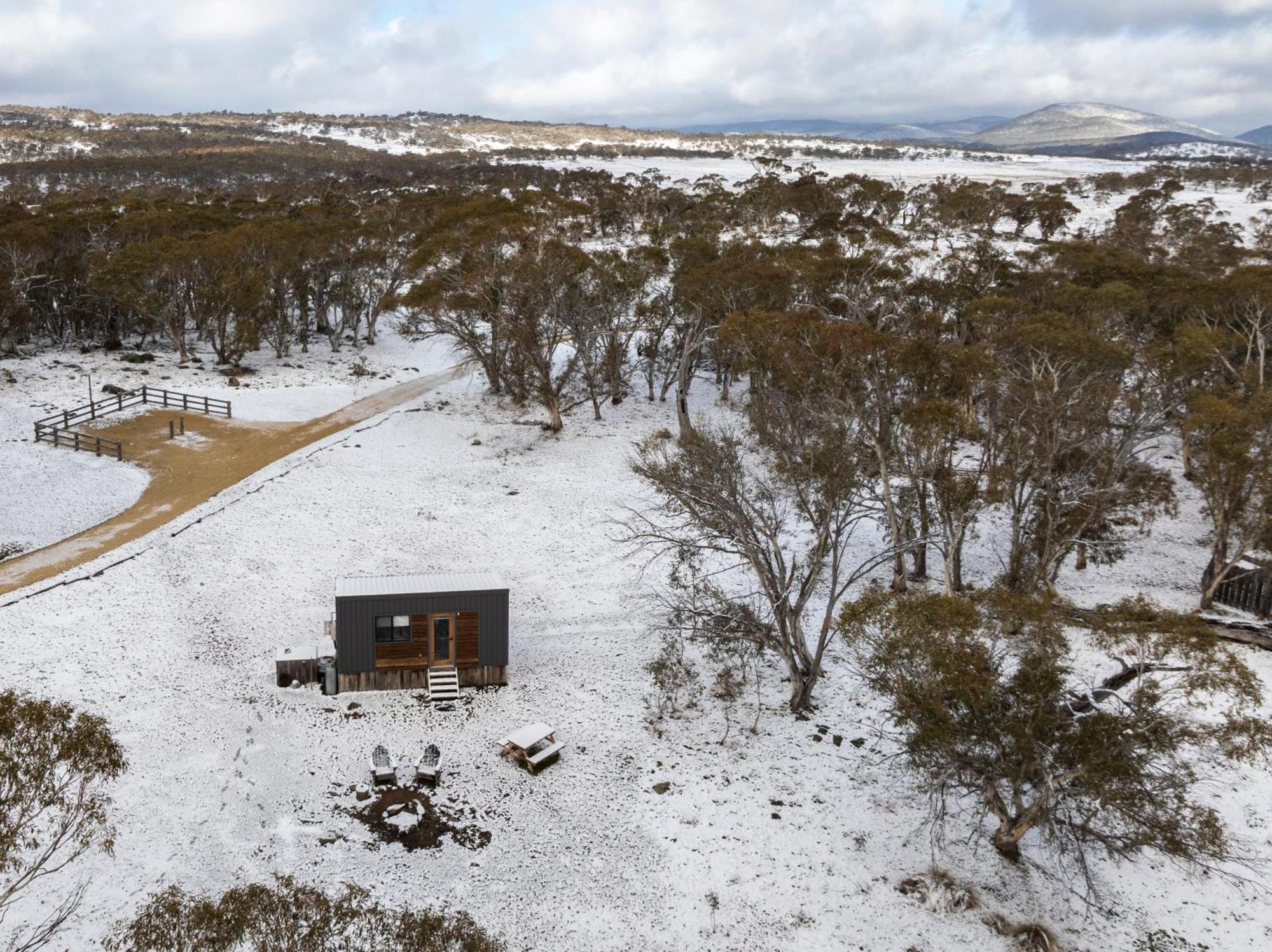 Big Yard Escapes - Two Off-Grid Tiny Houses On The Mowamba River Джиндабайн Екстер'єр фото