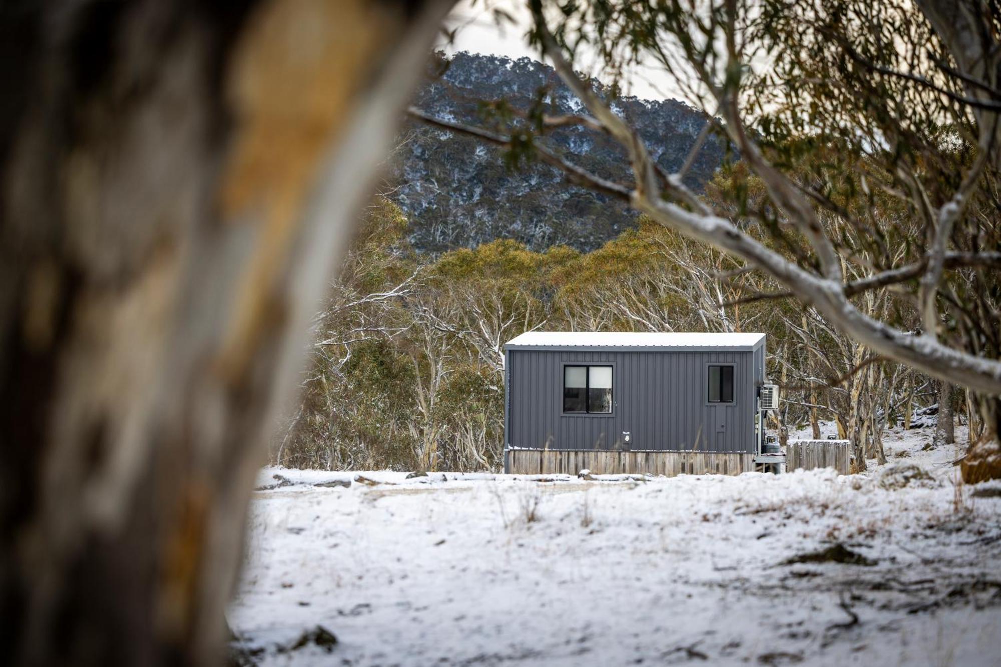Big Yard Escapes - Two Off-Grid Tiny Houses On The Mowamba River Джиндабайн Екстер'єр фото